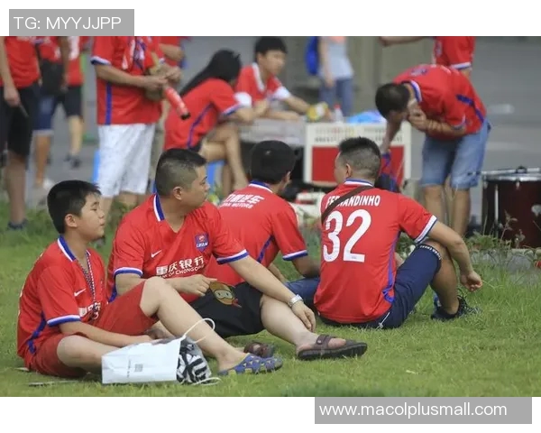 力帆与富力精彩对决集锦回顾展现足球魅力与激情的瞬间